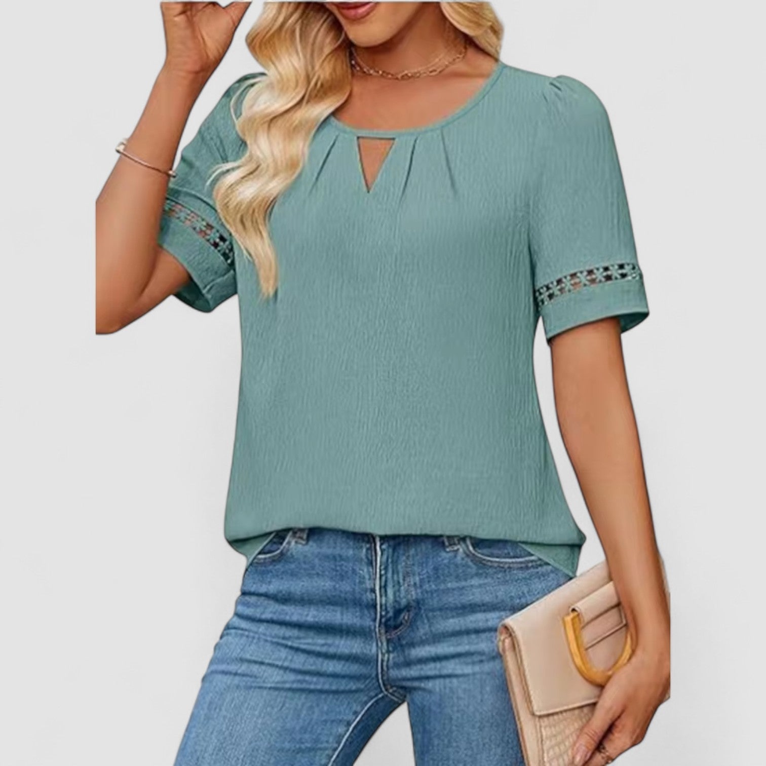 Valorine™ | Ylva – Luftig topp med spetsdetaljer