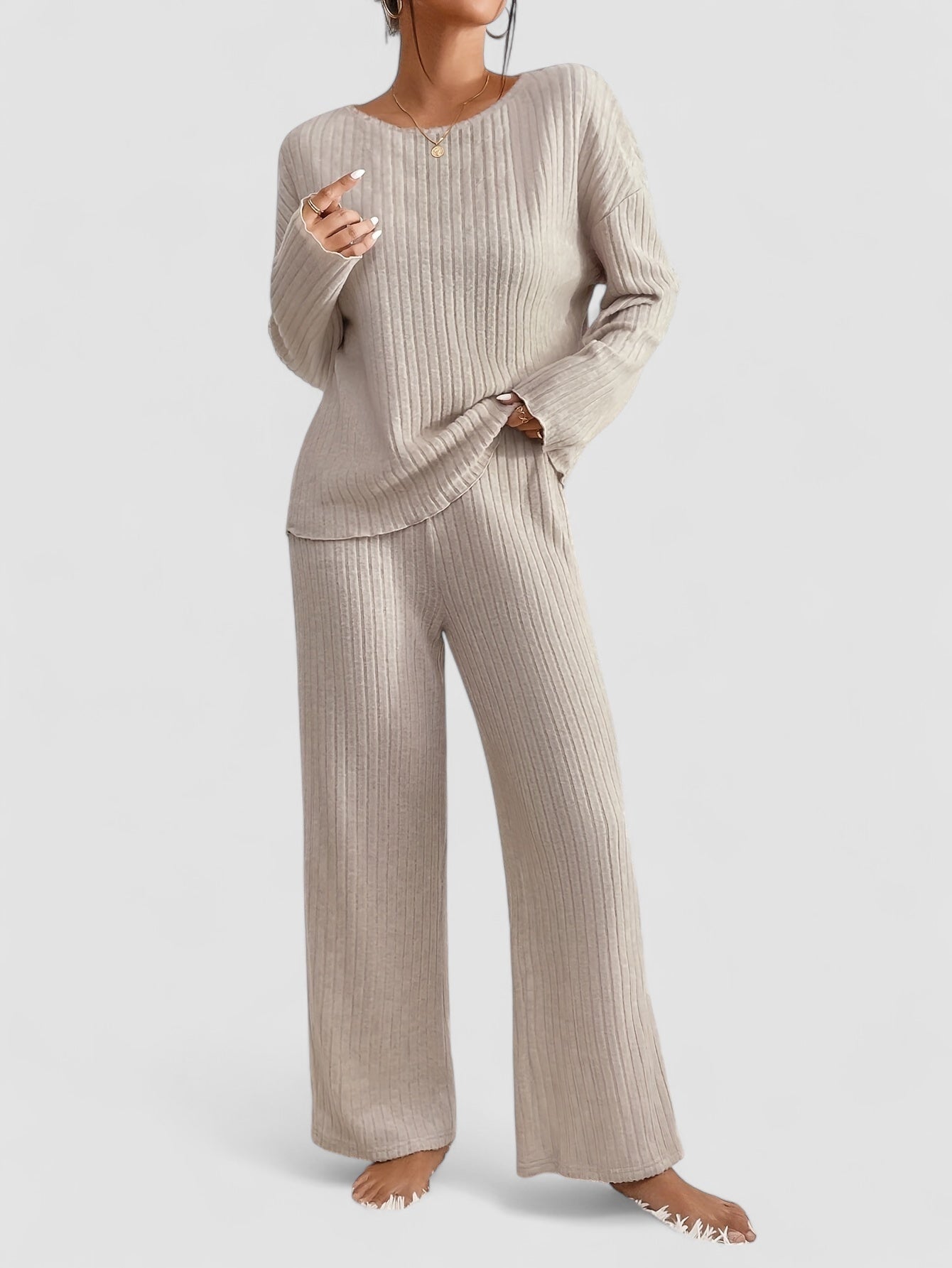 Valorine™ | Elegant set för kvinnor med ribbad tröja och rak ben