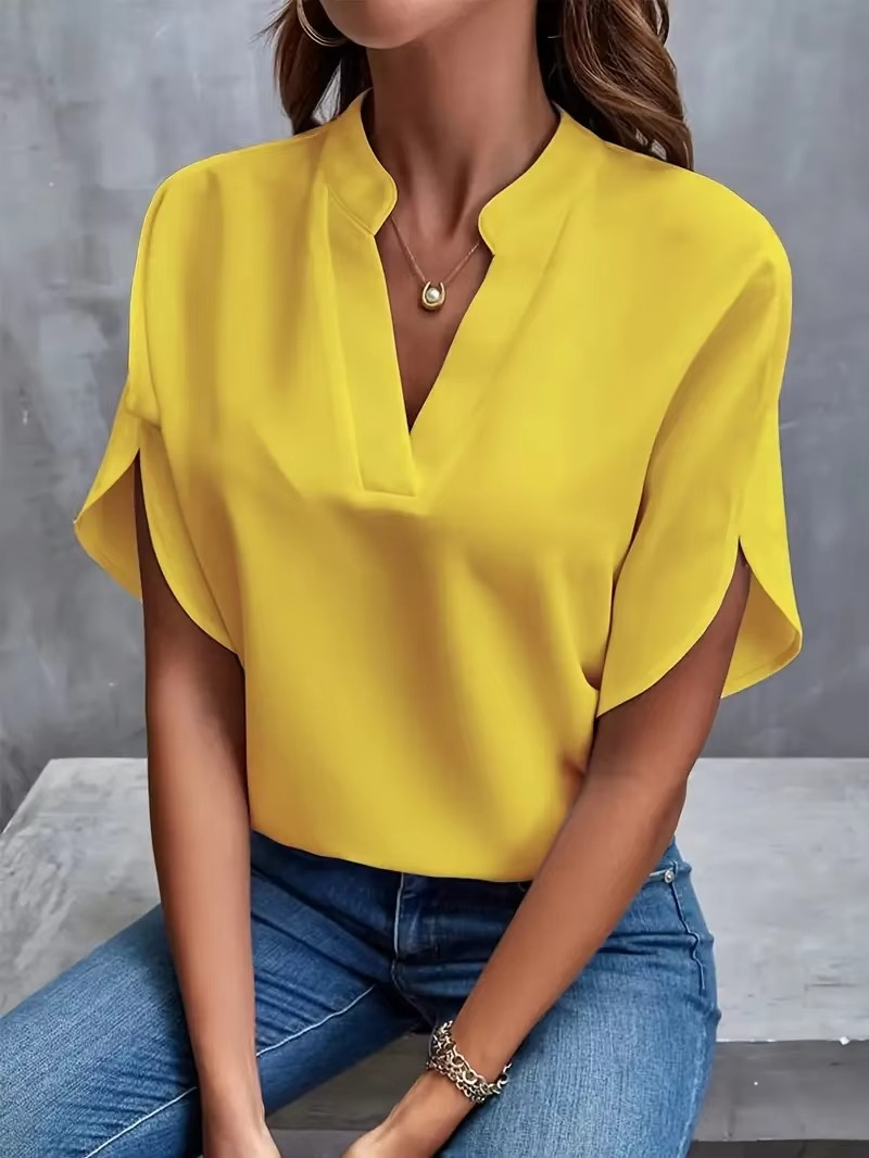 Valorine™ | Malin – V-ringad topp i mjukt tyg och feminin ton