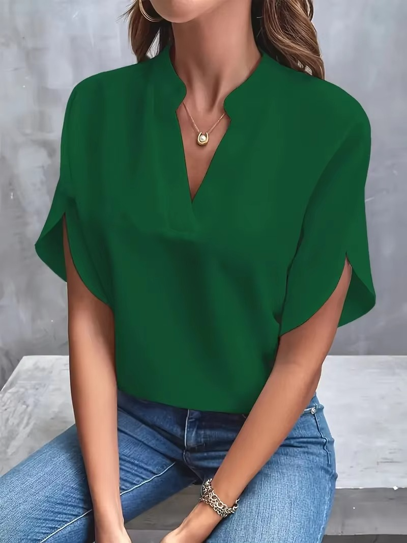 Valorine™ | Malin – V-ringad topp i mjukt tyg och feminin ton