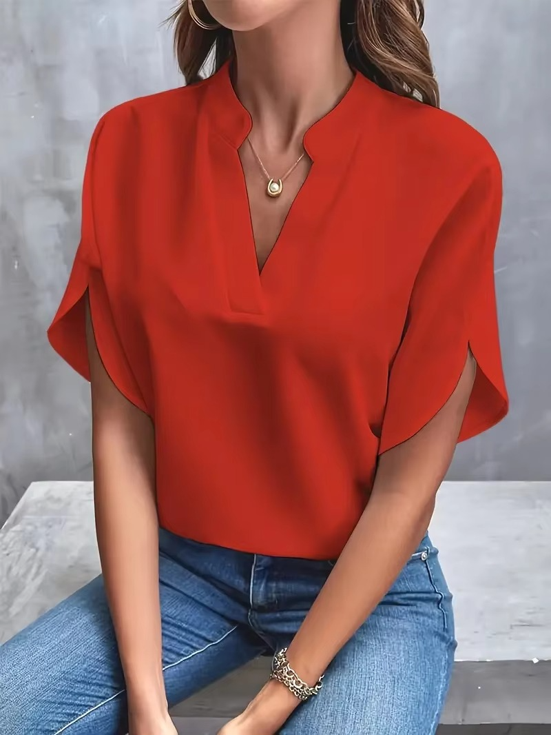 Valorine™ | Malin – V-ringad topp i mjukt tyg och feminin ton