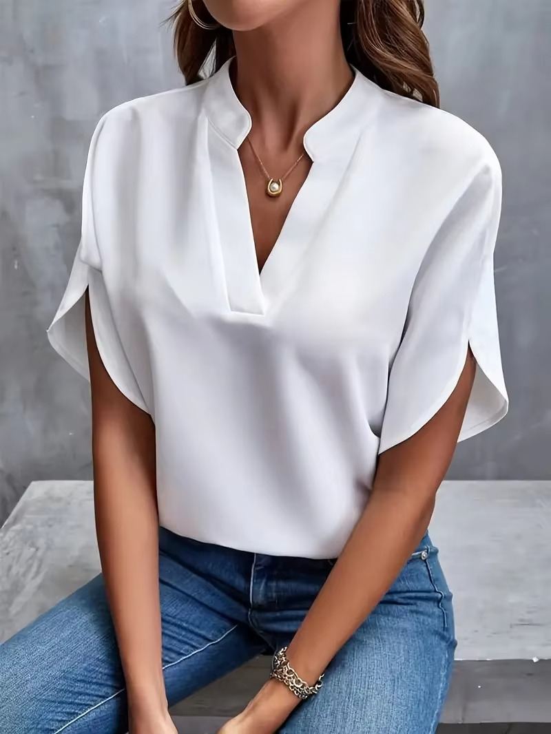 Valorine™ | Malin – V-ringad topp i mjukt tyg och feminin ton