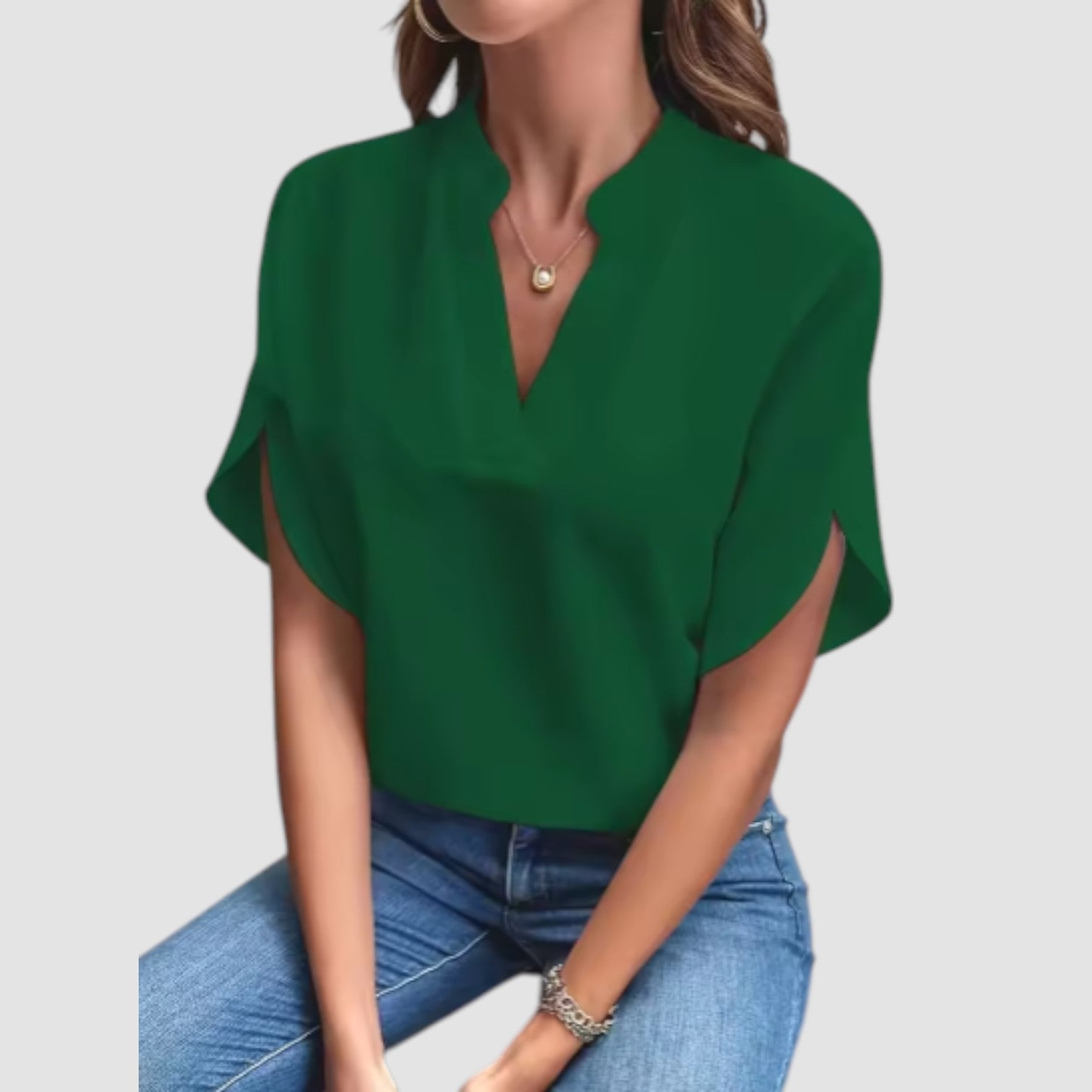 Valorine™ | Malin – V-ringad topp i mjukt tyg och feminin ton
