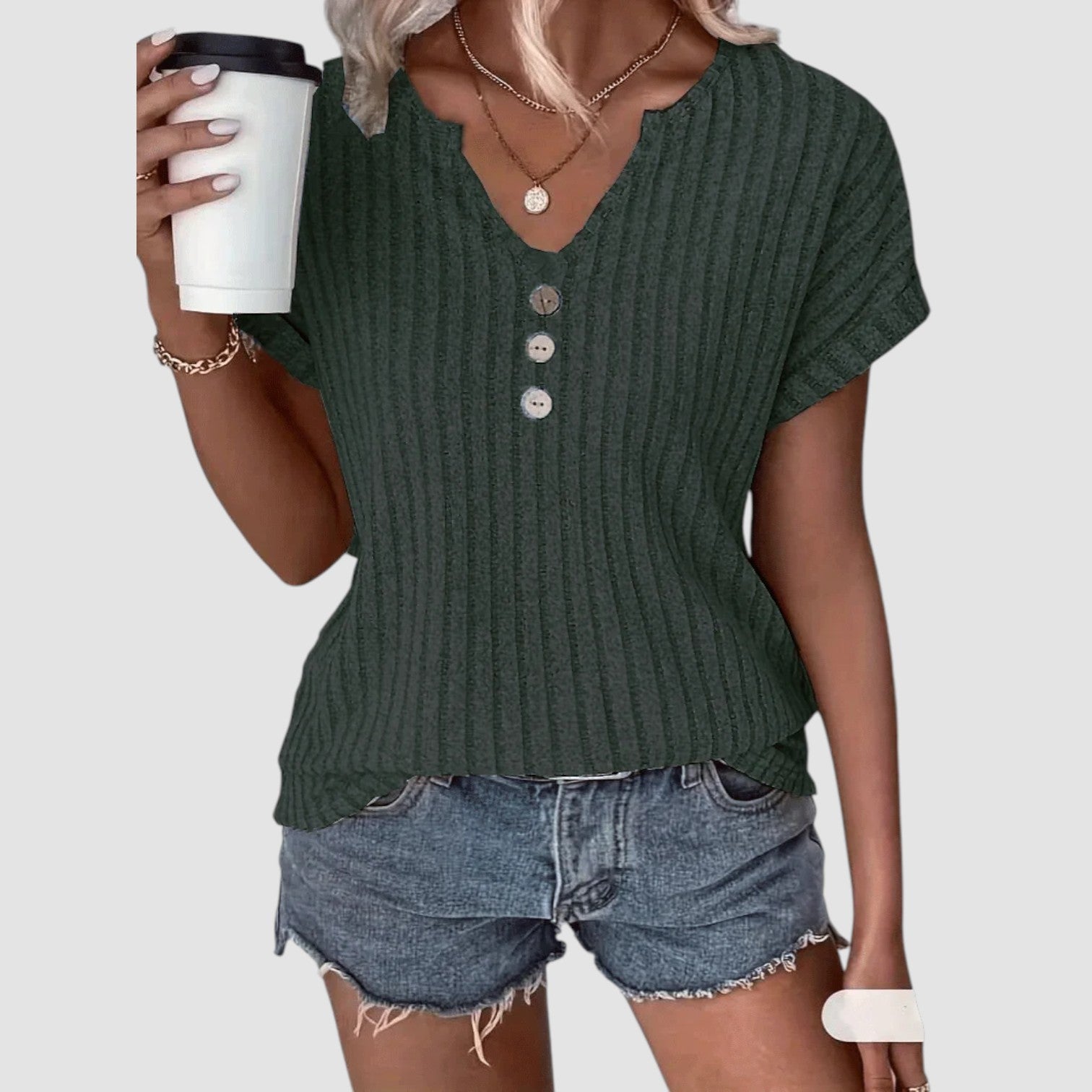 Valorine™ | Svala – Ribbstickad topp med knappar